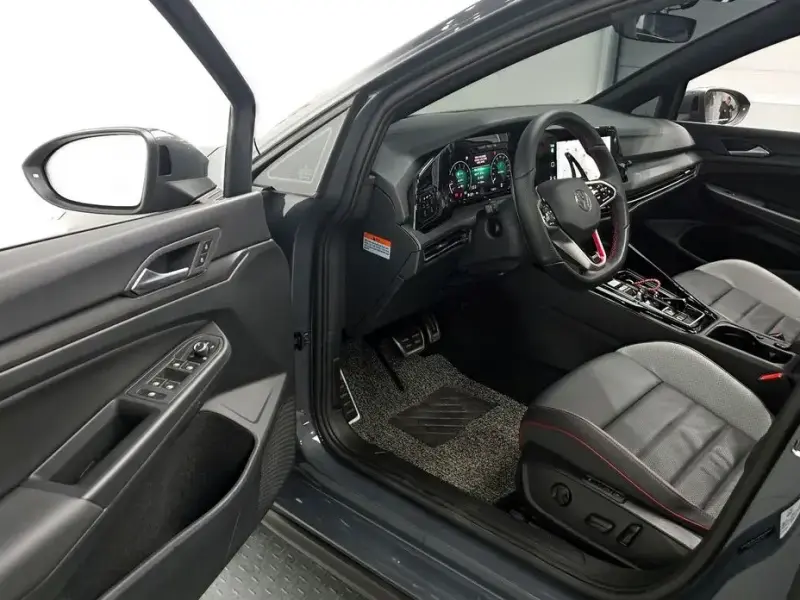 2023 Volkswagen Golf с пробегом 11 613 км