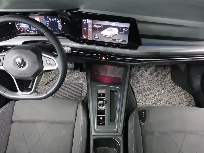 2022 Volkswagen Golf с пробегом 27 959 км