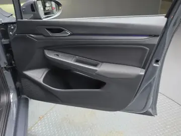2022 Volkswagen Golf с пробегом 27 959 км