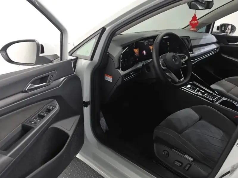 2023 Volkswagen Golf с пробегом 39 984 км