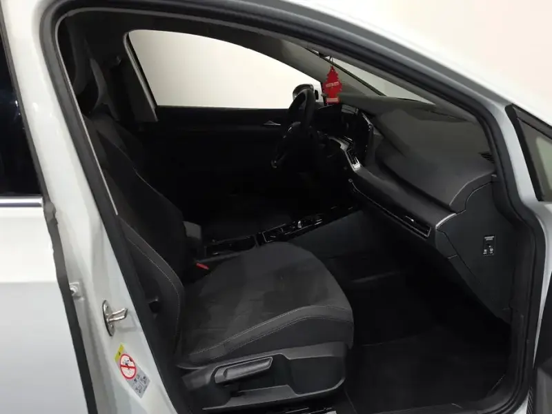 2023 Volkswagen Golf с пробегом 39 984 км