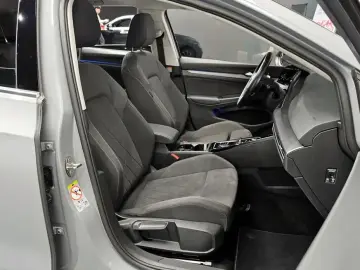 2024 Volkswagen Golf с пробегом 63 906 км
