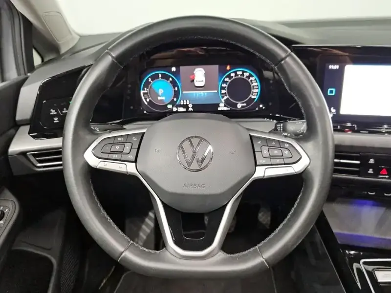 2024 Volkswagen Golf с пробегом 63 906 км