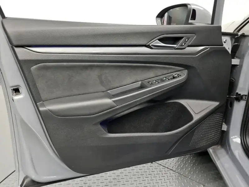 2024 Volkswagen Golf с пробегом 63 906 км