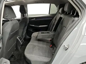 2024 Volkswagen Golf с пробегом 63 906 км
