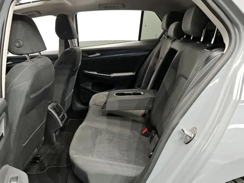 2024 Volkswagen Golf с пробегом 63 906 км