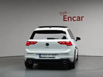 2023 Volkswagen Golf с пробегом 11 409 км