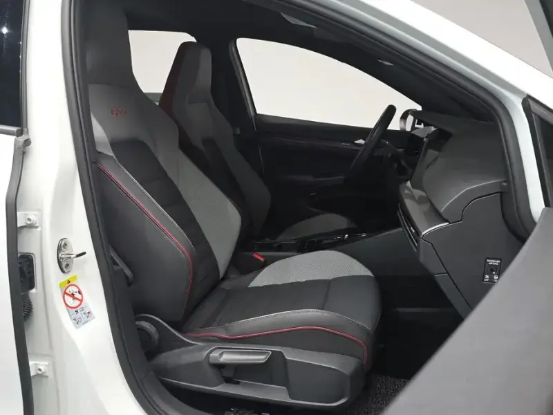 2023 Volkswagen Golf с пробегом 11 409 км