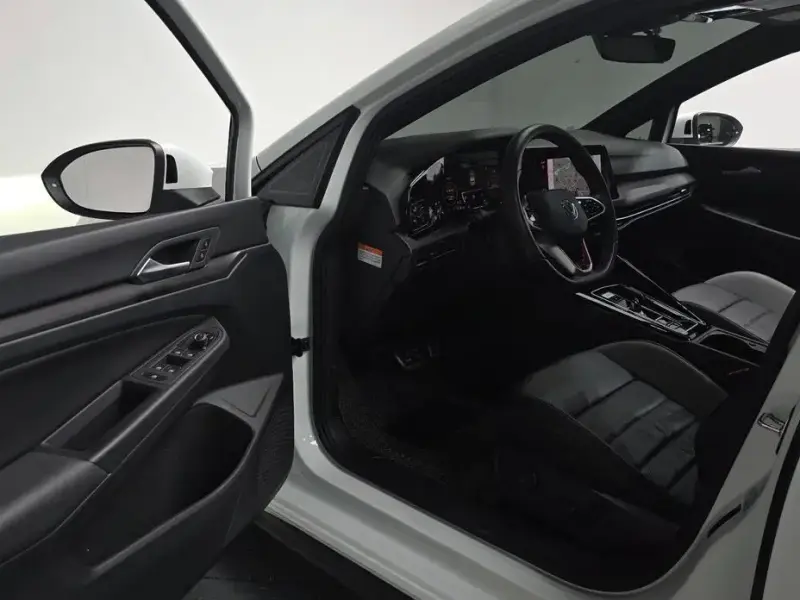 2023 Volkswagen Golf с пробегом 11 409 км