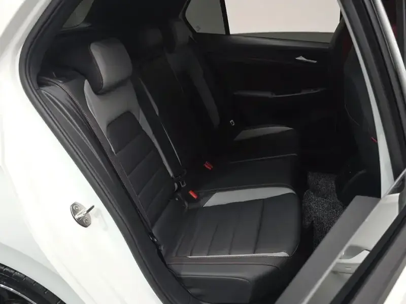 2023 Volkswagen Golf с пробегом 11 409 км