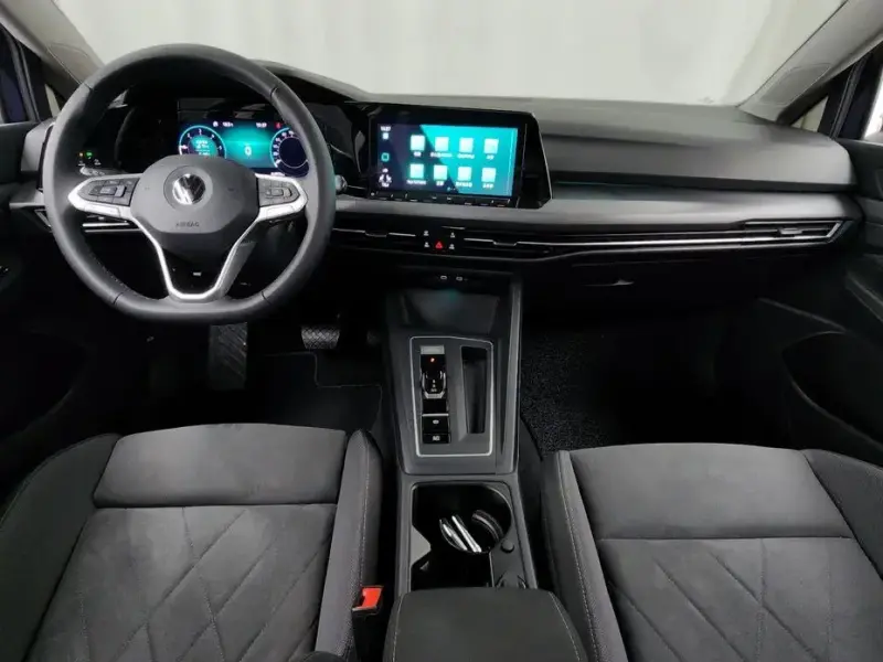 2022 Volkswagen Golf с пробегом 44 993 км