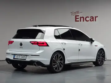 2024 Volkswagen Golf с пробегом 9 556 км
