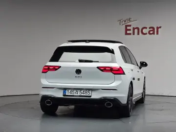 2024 Volkswagen Golf с пробегом 9 556 км
