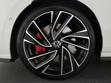 2024 Volkswagen Golf с пробегом 9 556 км