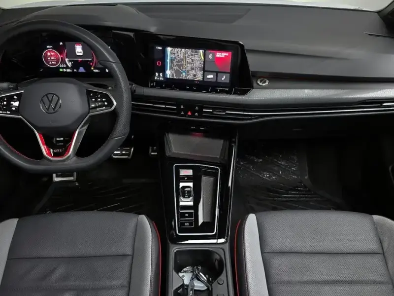 2024 Volkswagen Golf с пробегом 9 556 км