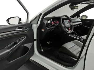 2024 Volkswagen Golf с пробегом 9 556 км