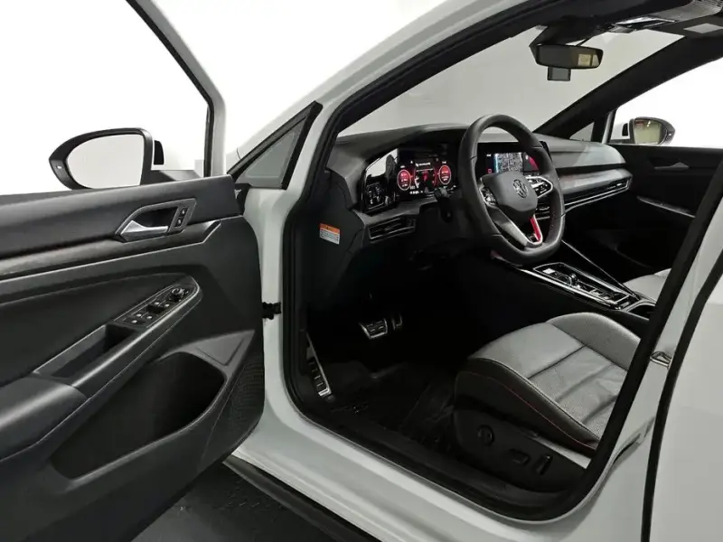 2024 Volkswagen Golf с пробегом 9 556 км