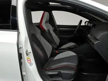 2024 Volkswagen Golf с пробегом 9 556 км