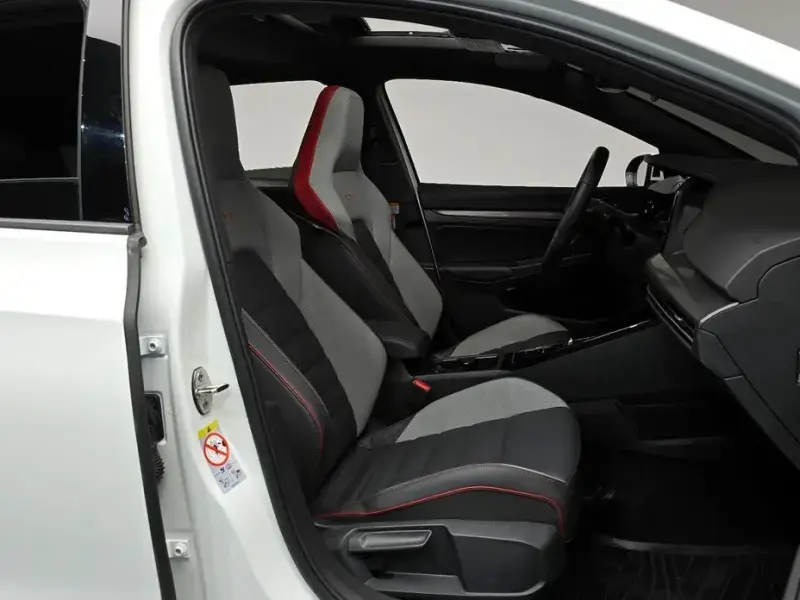 2024 Volkswagen Golf с пробегом 9 556 км