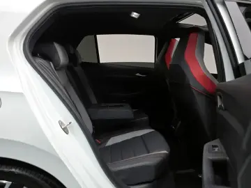 2024 Volkswagen Golf с пробегом 9 556 км
