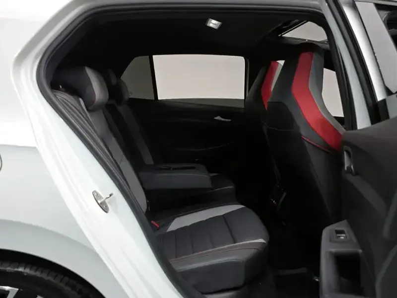 2024 Volkswagen Golf с пробегом 9 556 км