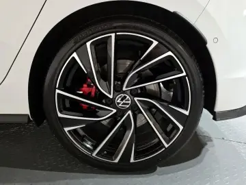 2024 Volkswagen Golf с пробегом 9 556 км