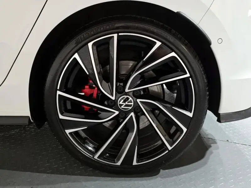2024 Volkswagen Golf с пробегом 9 556 км