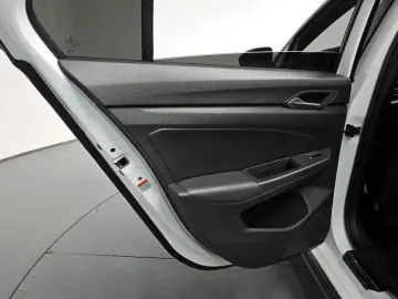 2024 Volkswagen Golf с пробегом 9 556 км