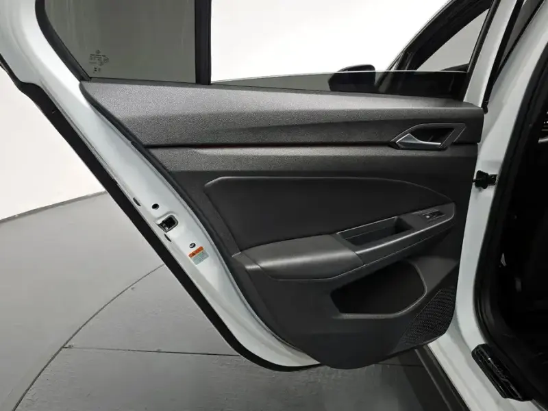 2024 Volkswagen Golf с пробегом 9 556 км
