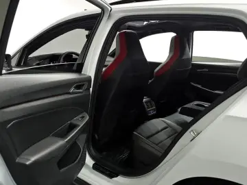 2024 Volkswagen Golf с пробегом 9 556 км