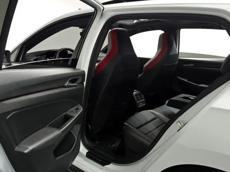 2024 Volkswagen Golf с пробегом 9 556 км