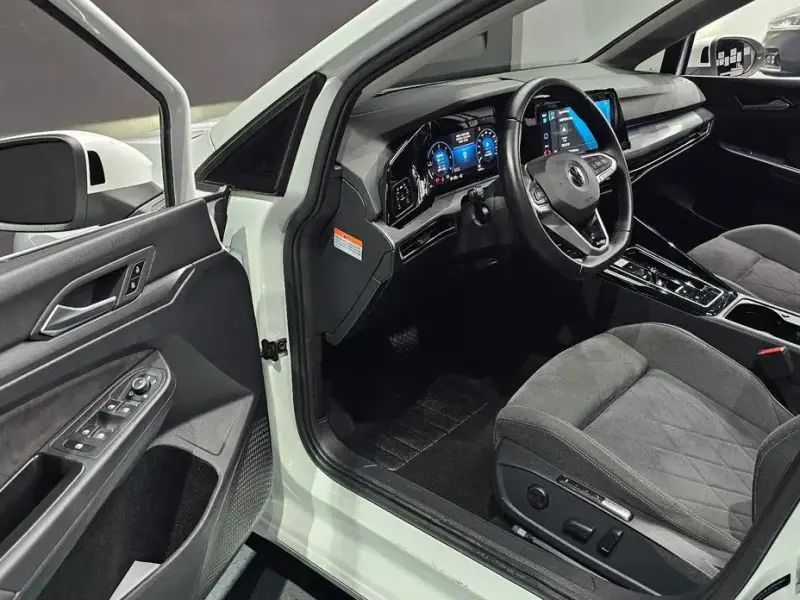 2023 Volkswagen Golf с пробегом 74 815 км