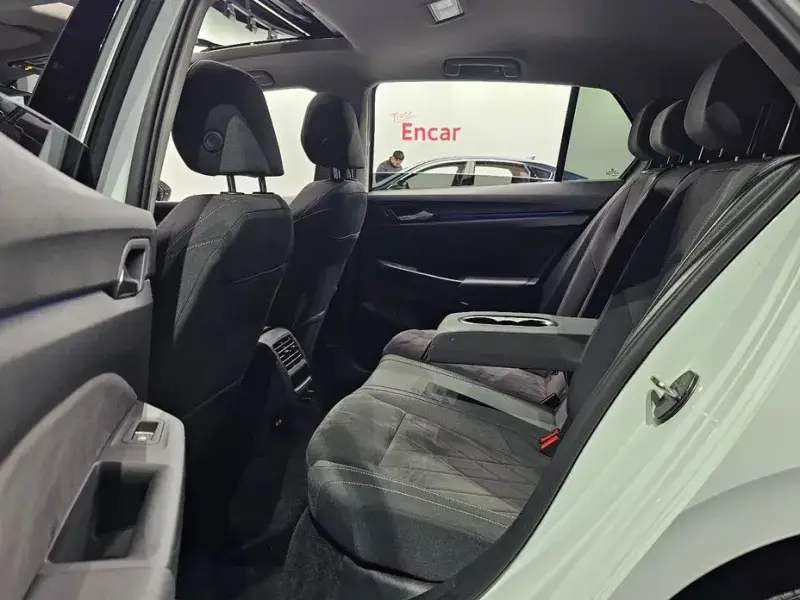 2023 Volkswagen Golf с пробегом 74 815 км
