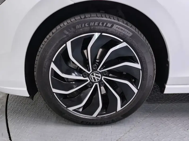2024 Volkswagen Golf с пробегом 15 371 км