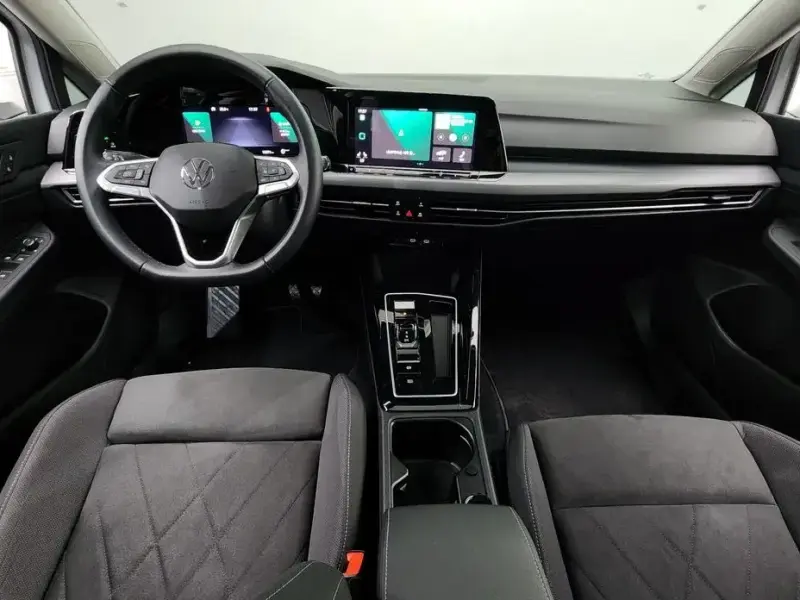 2024 Volkswagen Golf с пробегом 15 371 км