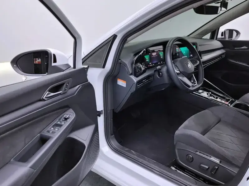 2024 Volkswagen Golf с пробегом 15 371 км