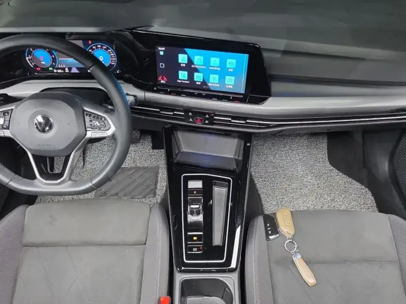 2023 Volkswagen Golf с пробегом 82 477 км