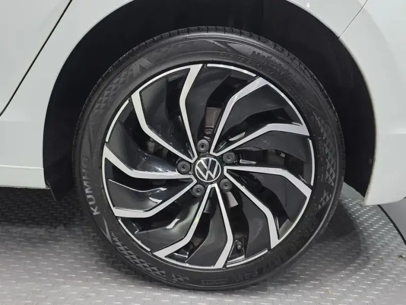 2023 Volkswagen Golf с пробегом 82 477 км