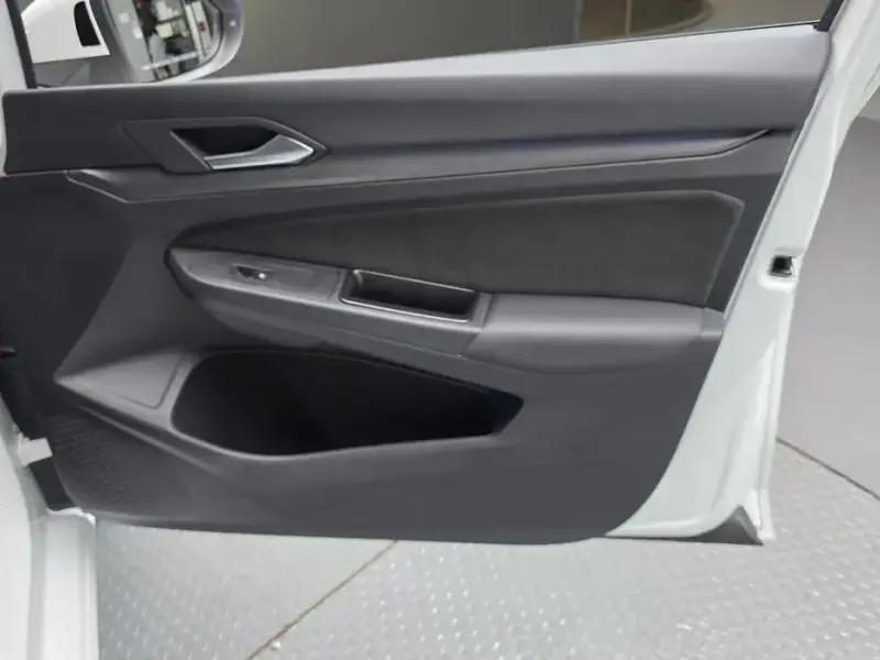 2023 Volkswagen Golf с пробегом 82 477 км
