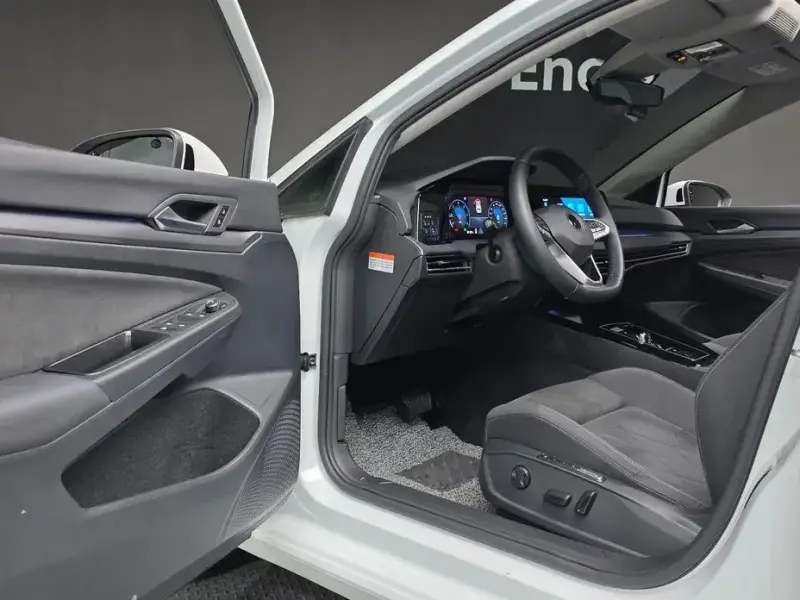 2023 Volkswagen Golf с пробегом 82 477 км