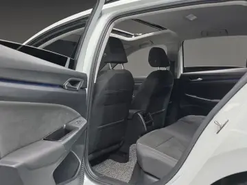 2023 Volkswagen Golf с пробегом 82 477 км