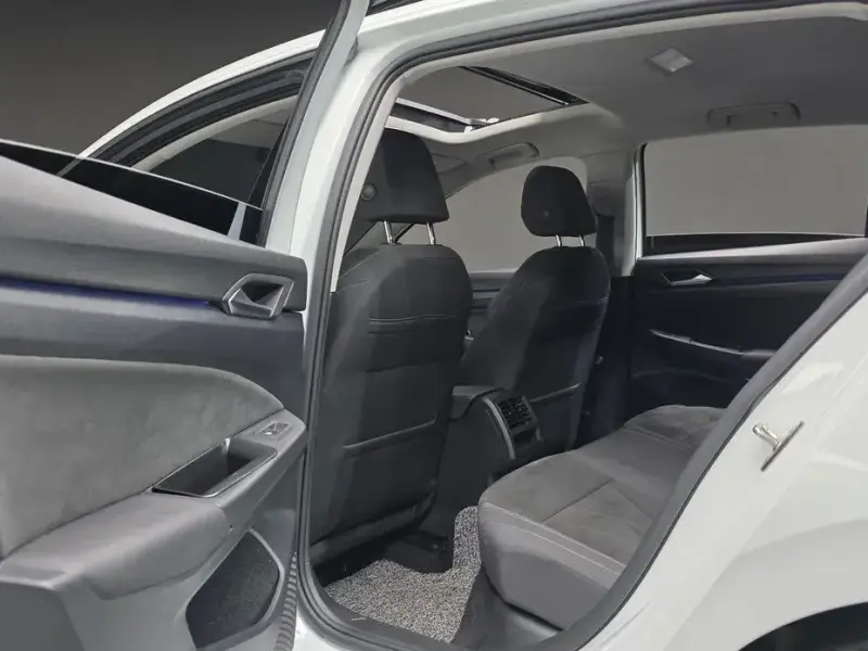 2023 Volkswagen Golf с пробегом 82 477 км