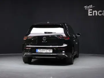2025 Volkswagen Golf с пробегом 12 799 км