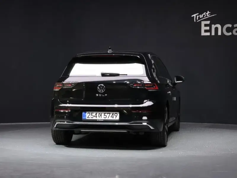 2025 Volkswagen Golf с пробегом 12 799 км