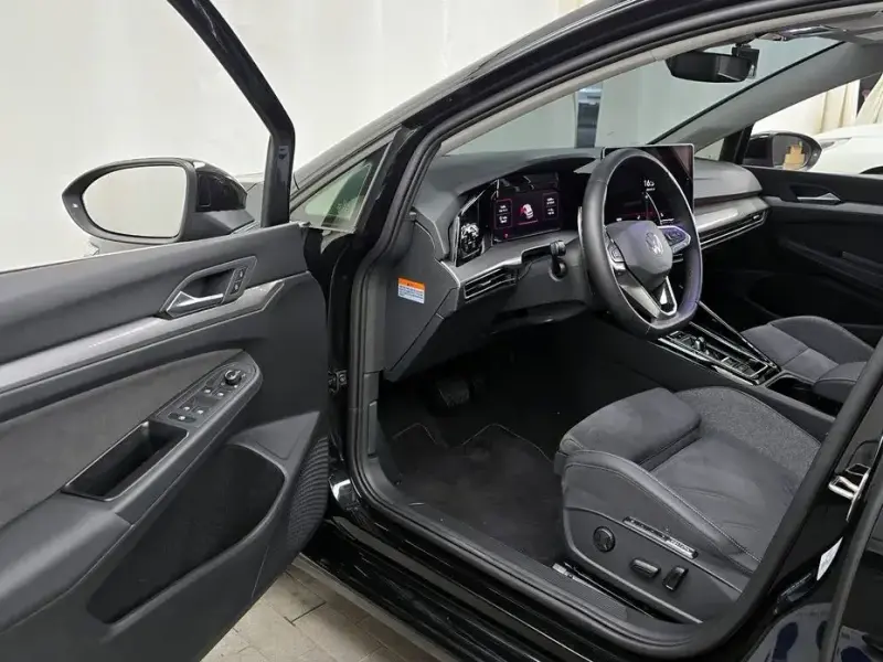 2025 Volkswagen Golf с пробегом 12 799 км