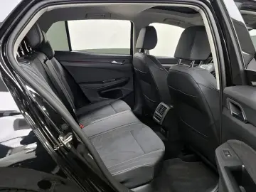 2025 Volkswagen Golf с пробегом 12 799 км