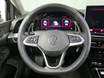 2025 Volkswagen Golf с пробегом 12 799 км
