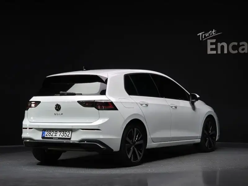 2025 Volkswagen Golf с пробегом 17 587 км