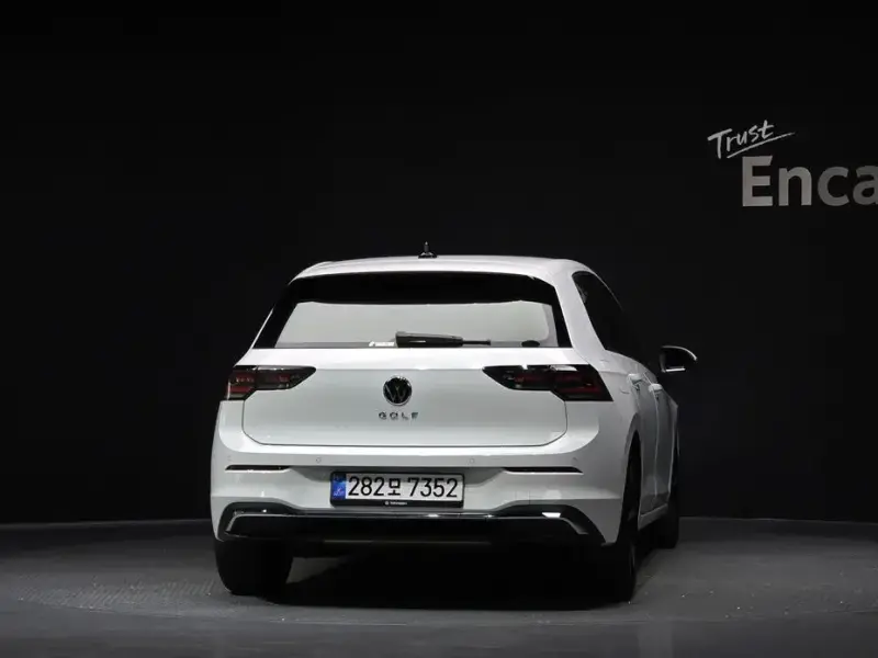 2025 Volkswagen Golf с пробегом 17 587 км