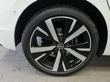 2025 Volkswagen Golf с пробегом 17 587 км